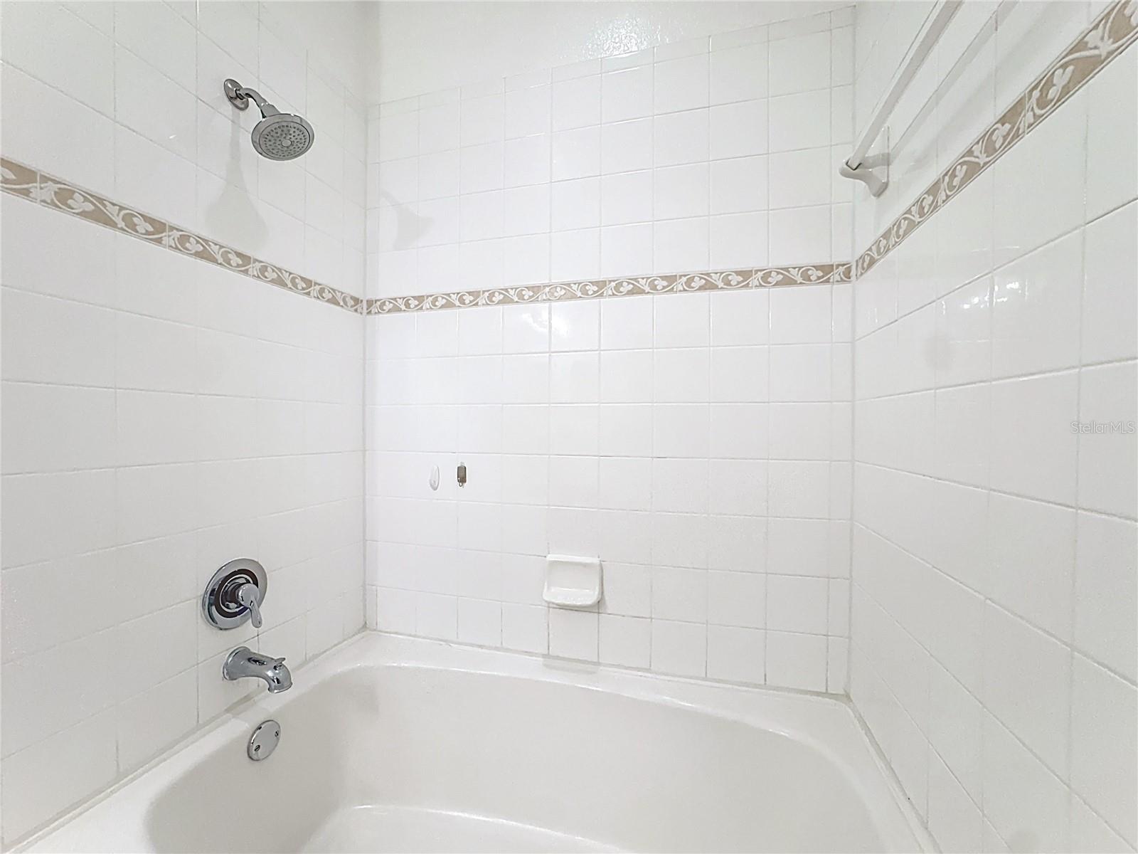 Image 33 of 72 For 2586 Grand Central Parkway 8