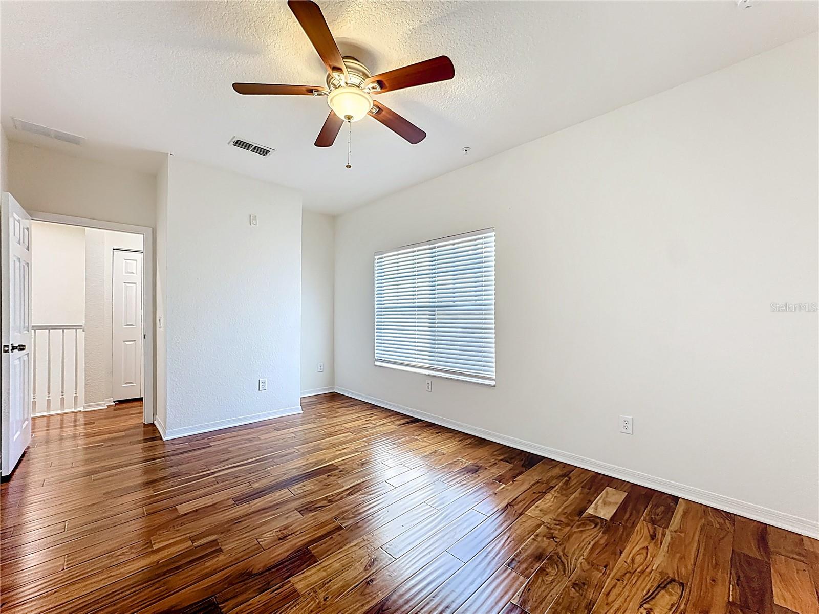 Image 39 of 72 For 2586 Grand Central Parkway 8