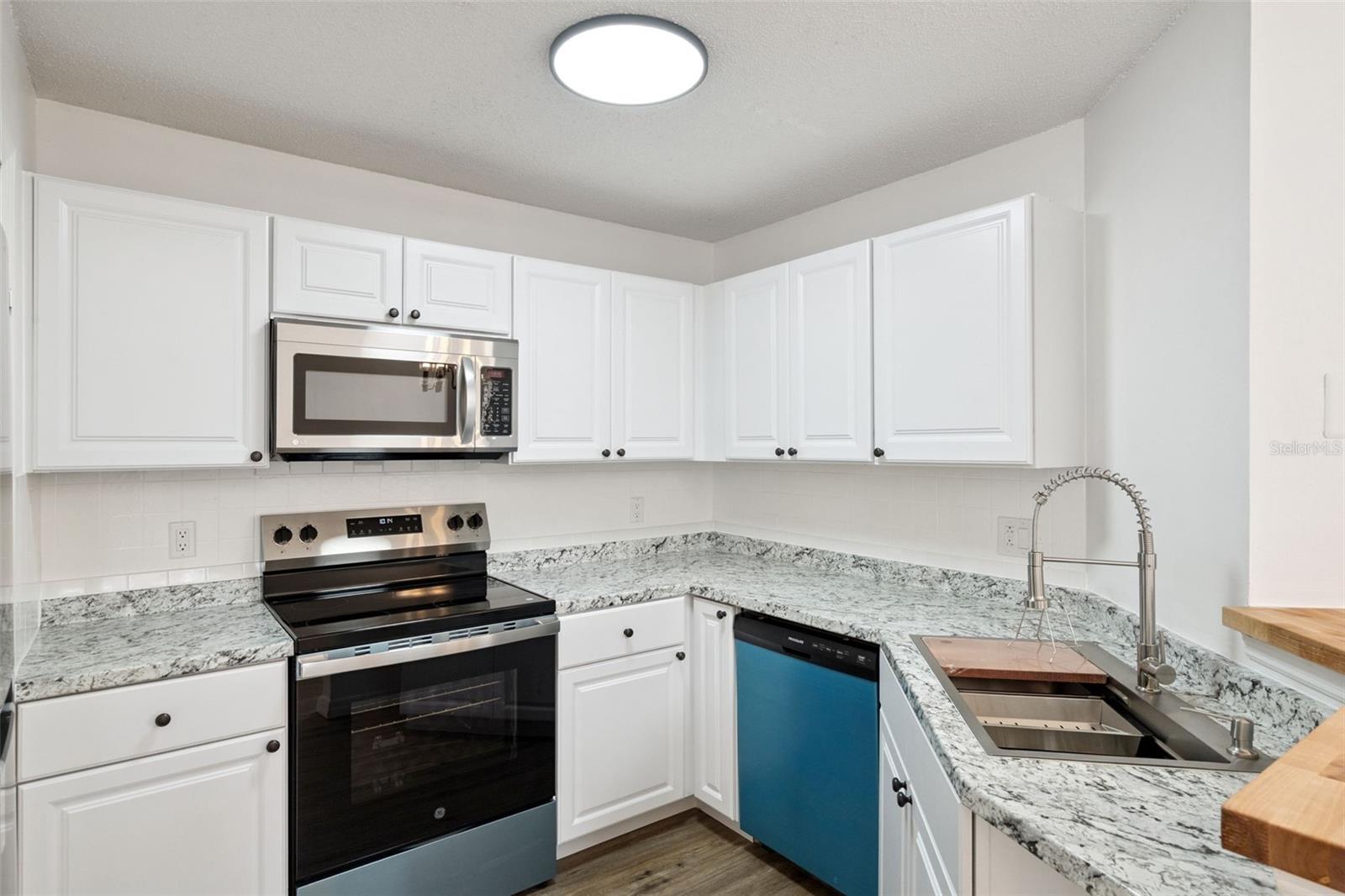 Image 17 of 38 For 624 Cambridge Way 104