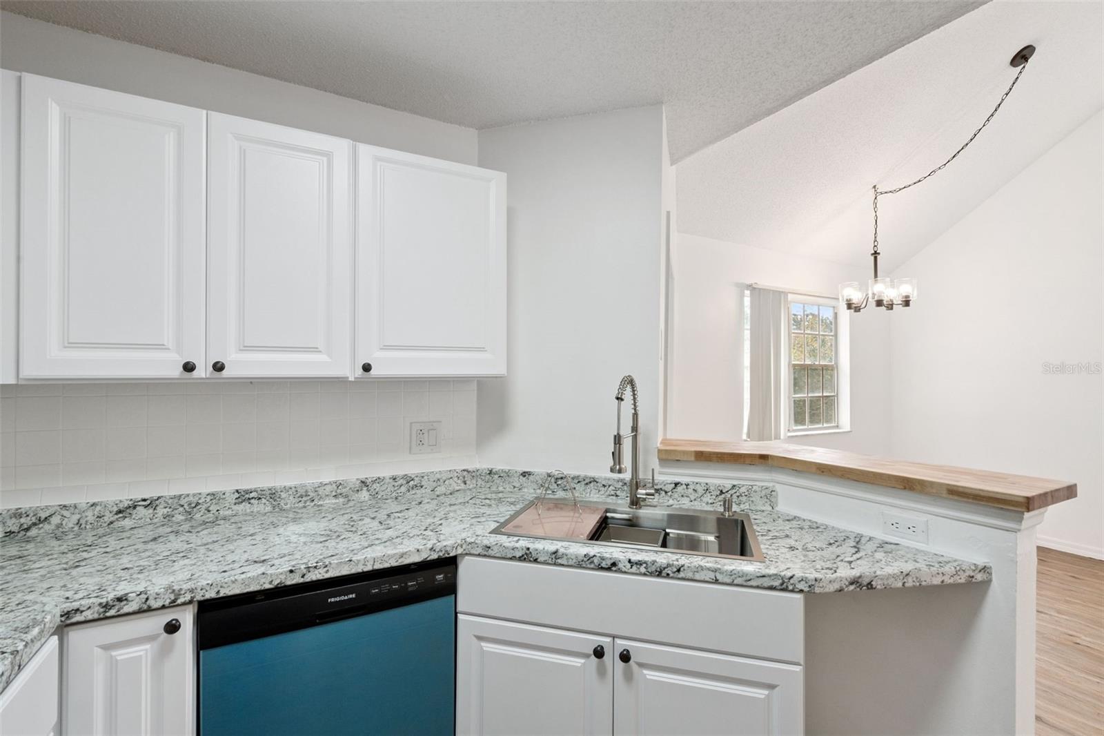 Image 18 of 38 For 624 Cambridge Way 104