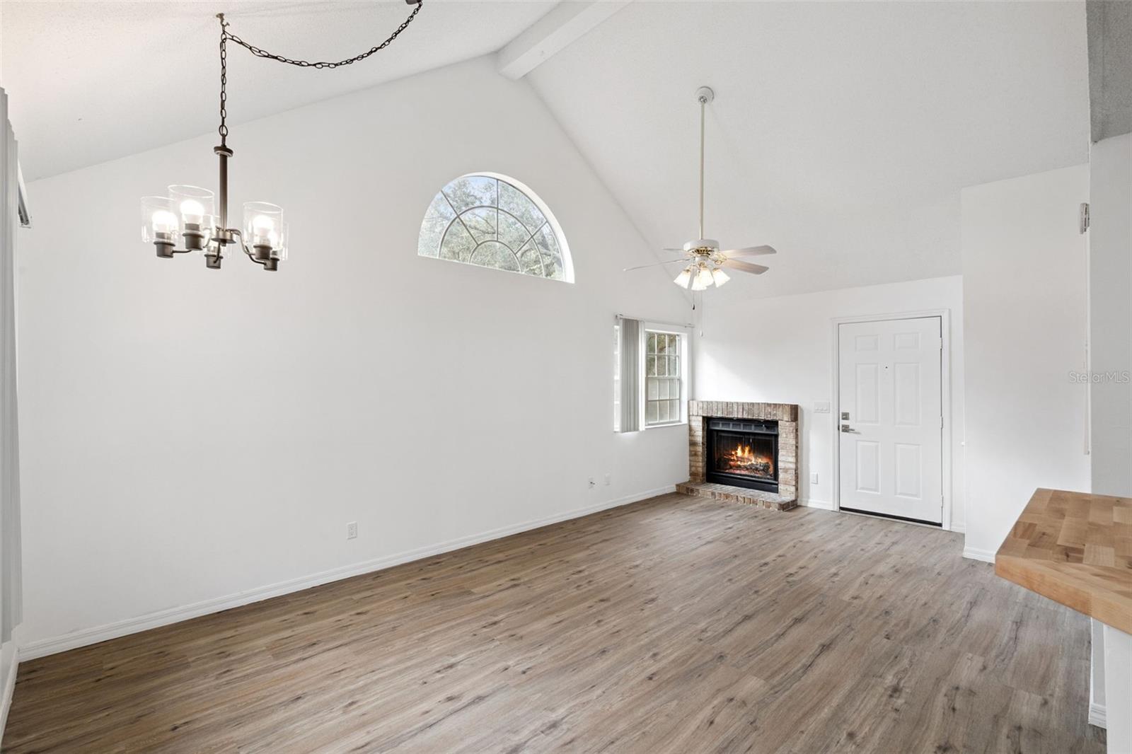 Image 4 of 38 For 624 Cambridge Way 104