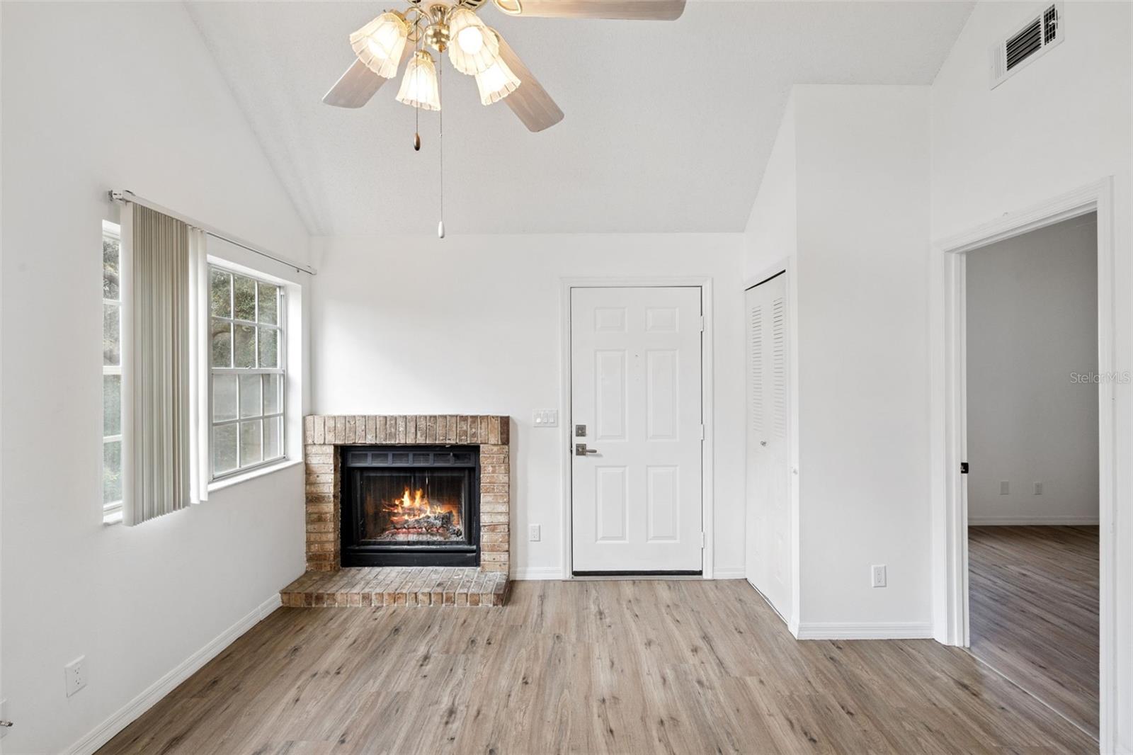 Image 5 of 38 For 624 Cambridge Way 104