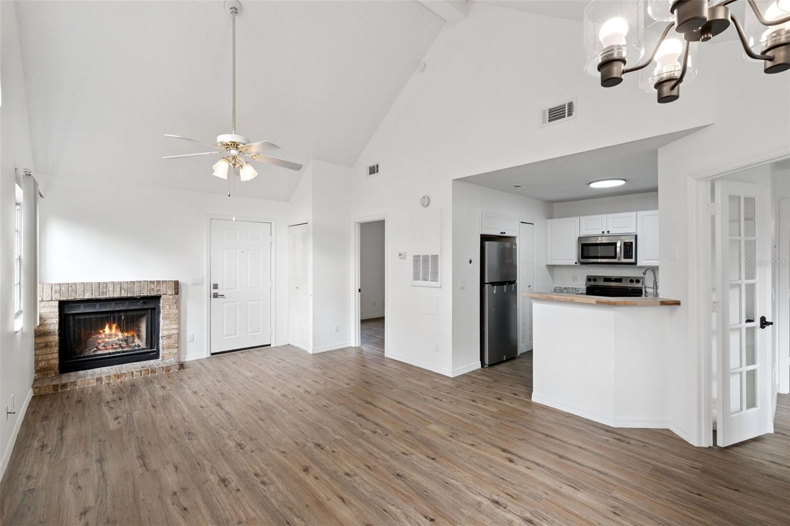 Image 6 of 38 For 624 Cambridge Way 104