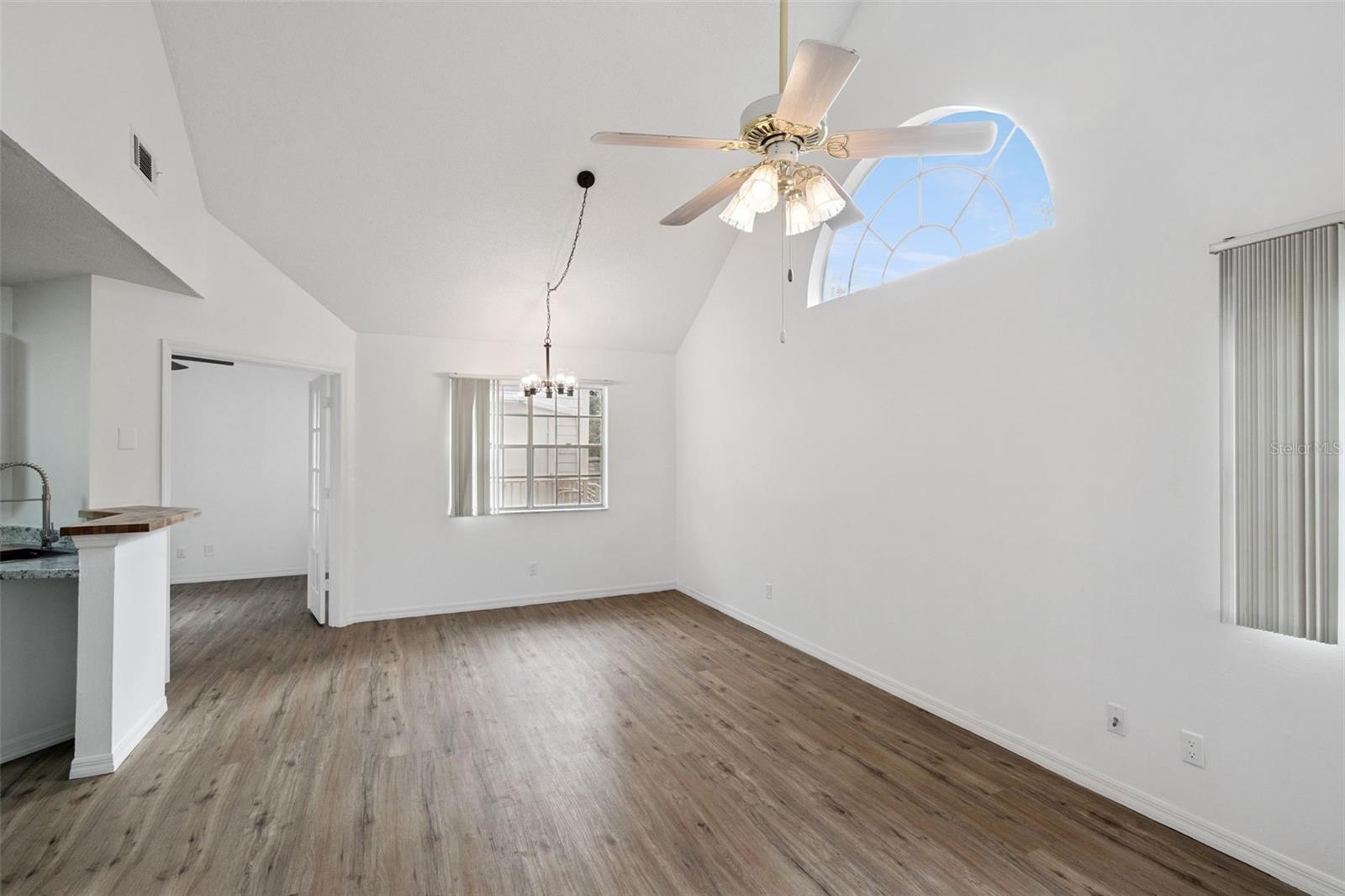 Image 7 of 38 For 624 Cambridge Way 104