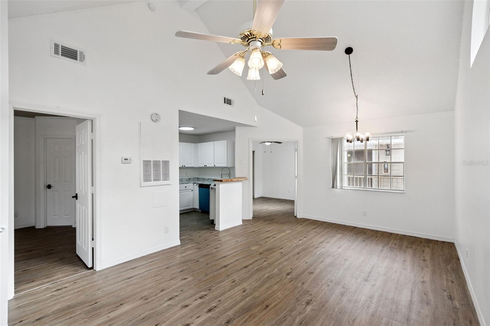 Image 9 of 38 For 624 Cambridge Way 104