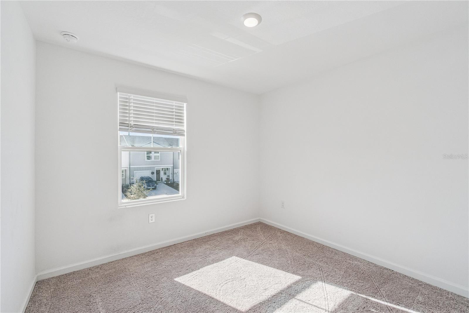 Image 16 of 19 For 5931 Chestnut Grove Place