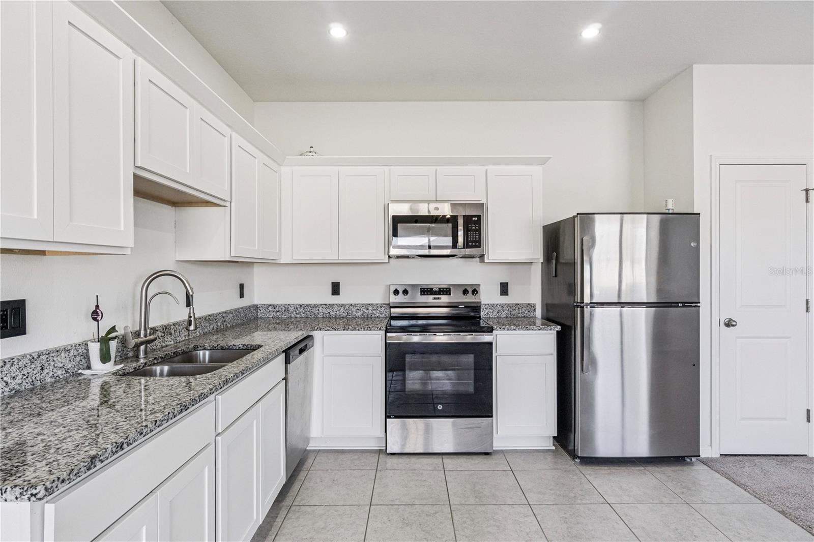 Image 5 of 19 For 5931 Chestnut Grove Place