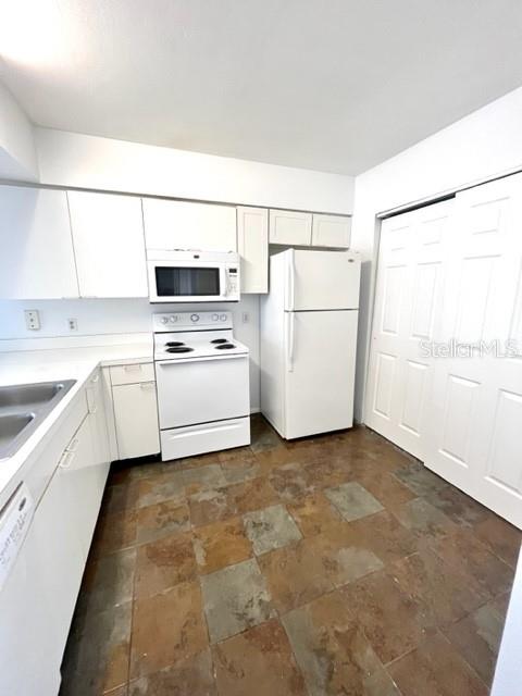 Image 11 of 31 For 5625 Blue Shadows Court 67-4