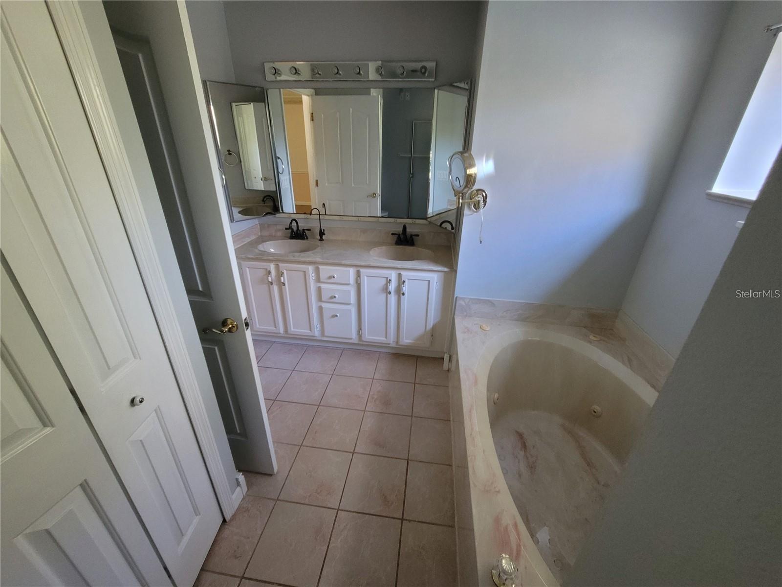 Image 24 of 50 For 1785 Grove Court