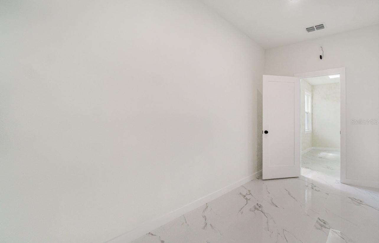 Image 14 of 23 For 1215 Crawford Avenue