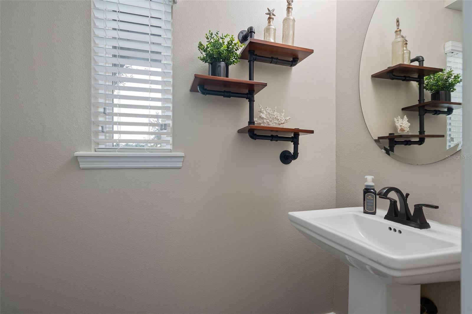 Image 5 of 88 For 8467 Laureate Boulevard