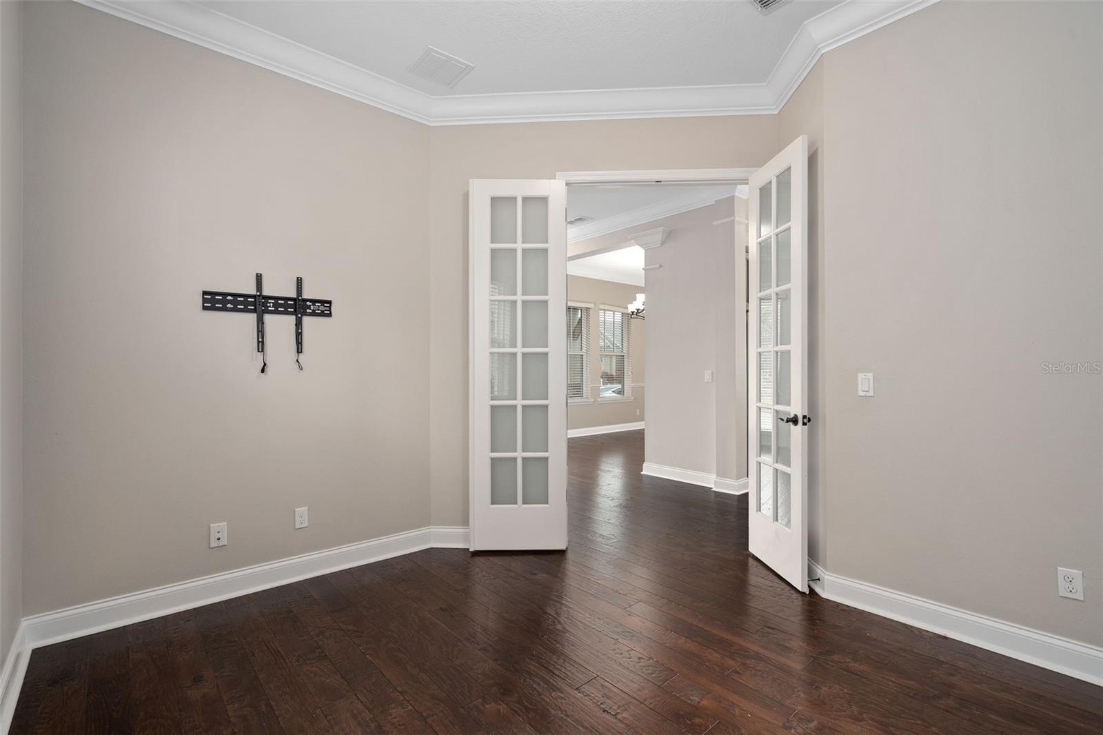 Image 8 of 88 For 8467 Laureate Boulevard