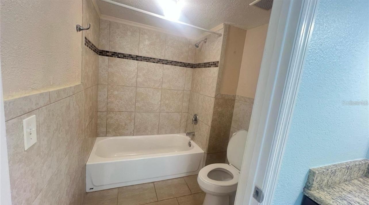 Image 10 of 18 For 13941 Fairway Island Dr Drive 713