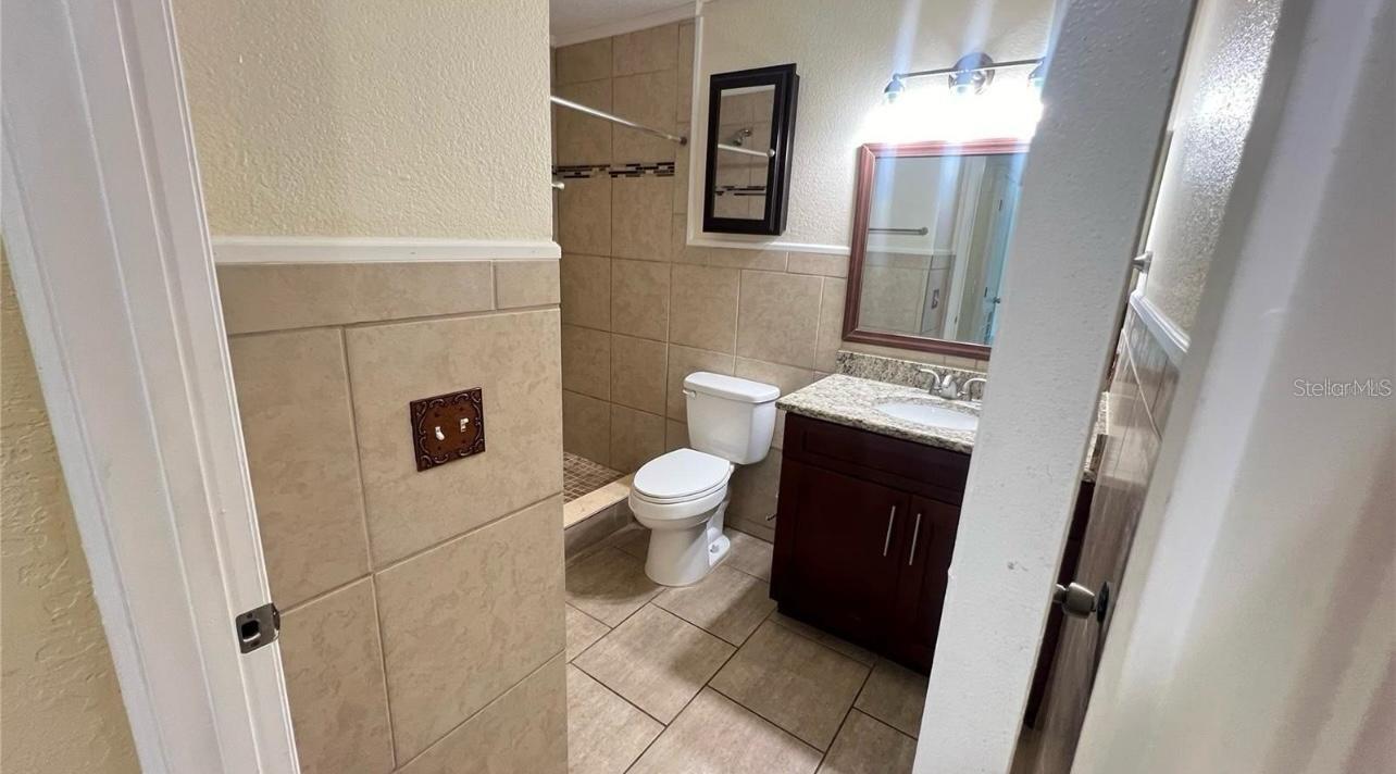 Image 12 of 18 For 13941 Fairway Island Dr Drive 713