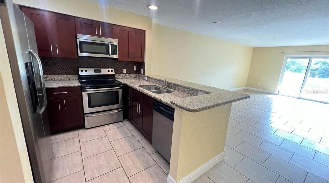 Image 3 of 18 For 13941 Fairway Island Dr Drive 713