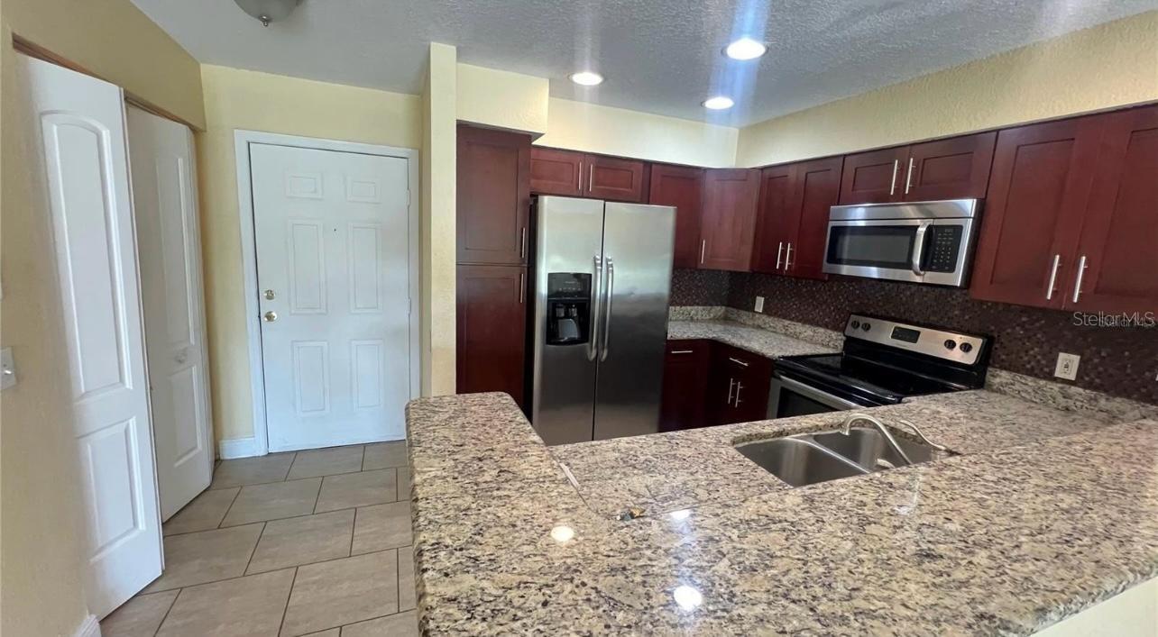 Image 4 of 18 For 13941 Fairway Island Dr Drive 713