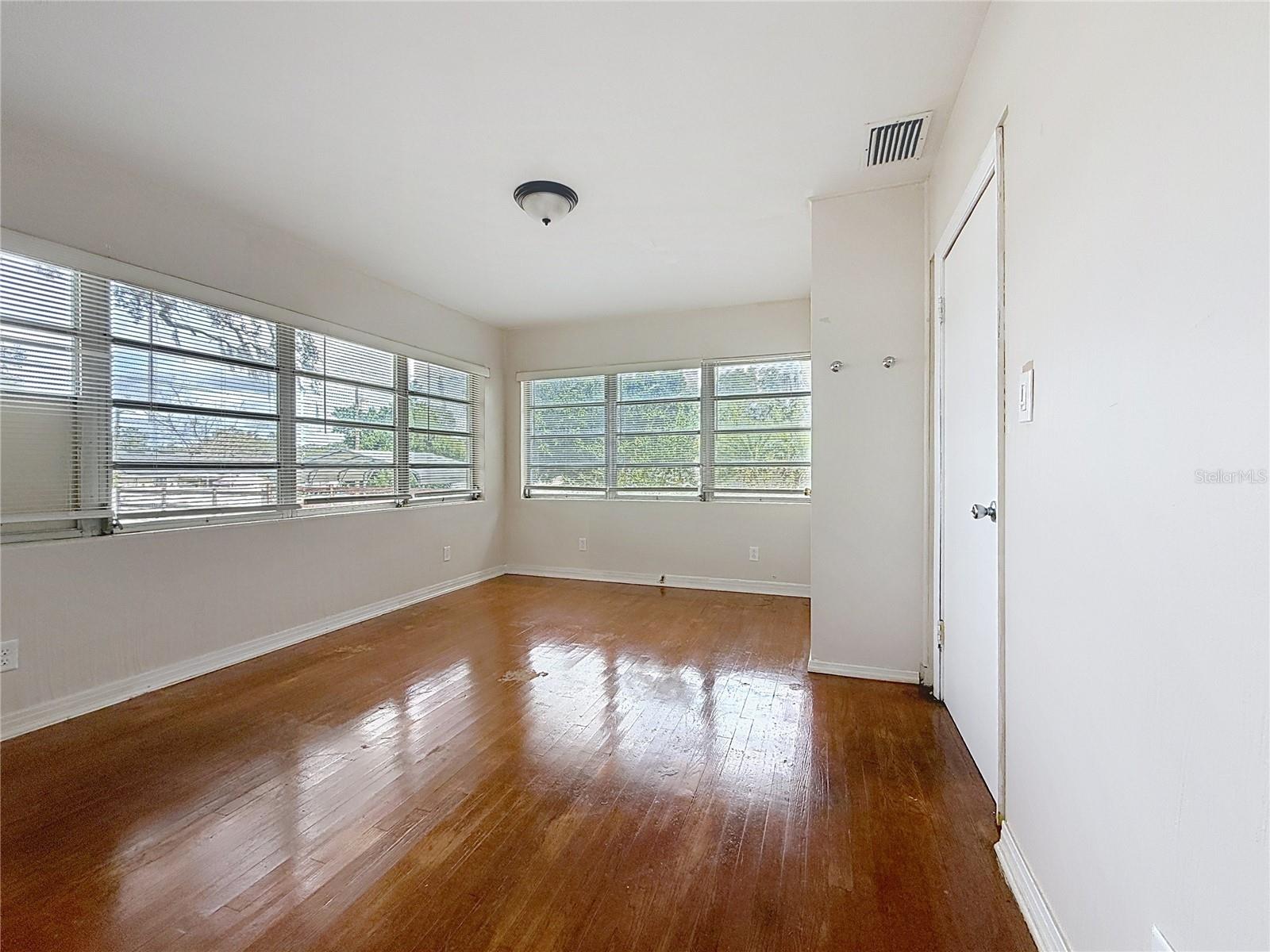 Image 11 of 27 For 114 Palm Street