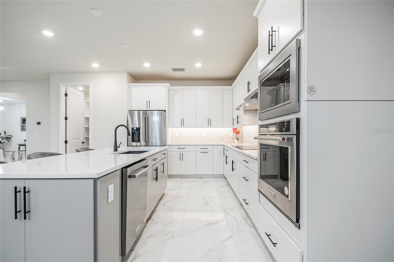 Image 21 of 53 For 6920 Rosy Sky Avenue