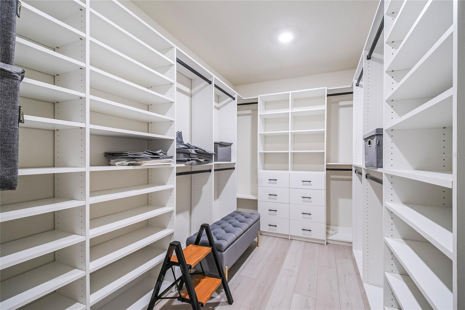 Image 33 of 53 For 6920 Rosy Sky Avenue