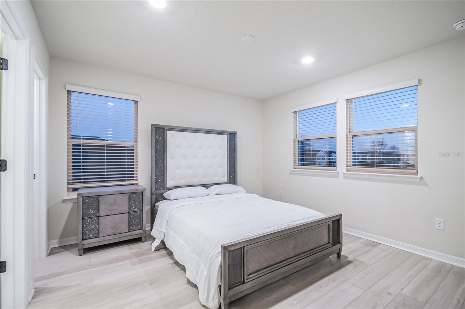 Image 38 of 53 For 6920 Rosy Sky Avenue