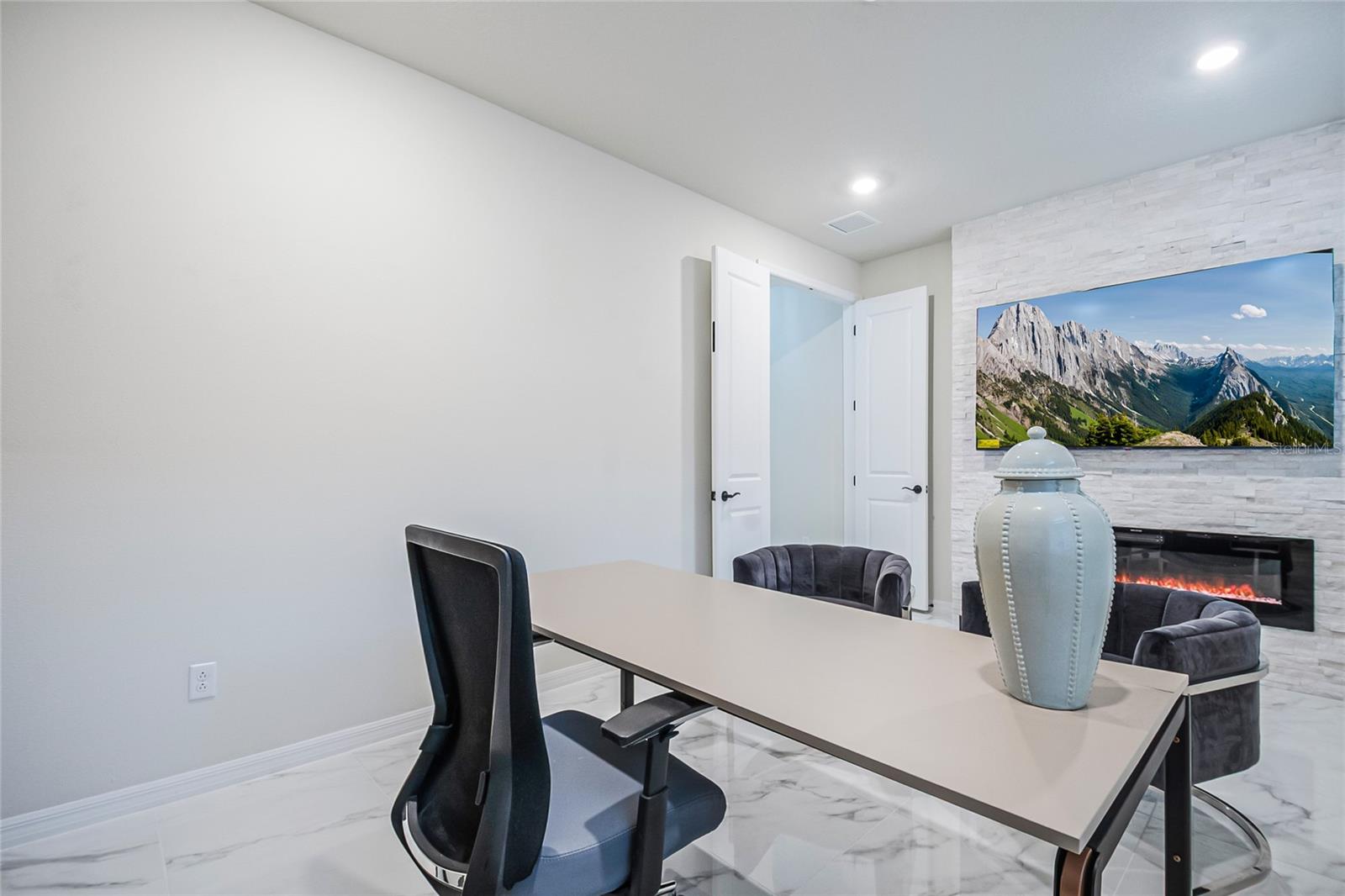 Image 9 of 53 For 6920 Rosy Sky Avenue