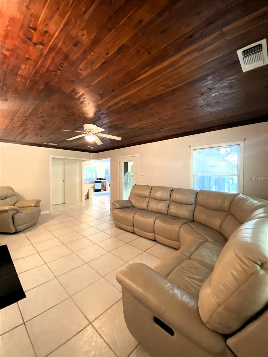 Image 18 of 27 For 5500 Lake Lizzie