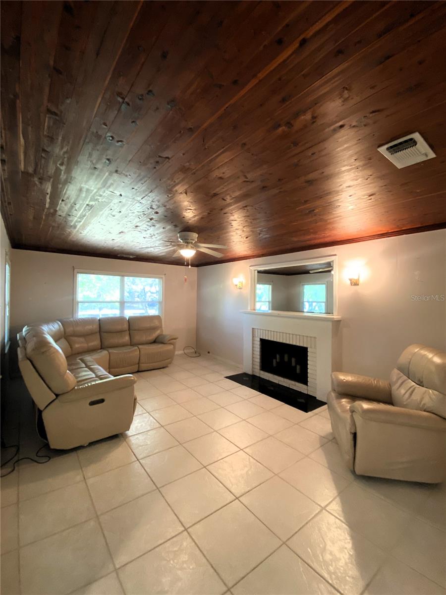 Image 19 of 27 For 5500 Lake Lizzie