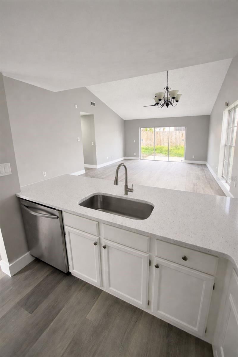 Image 5 of 13 For 8273 Cascade Oaks Drive