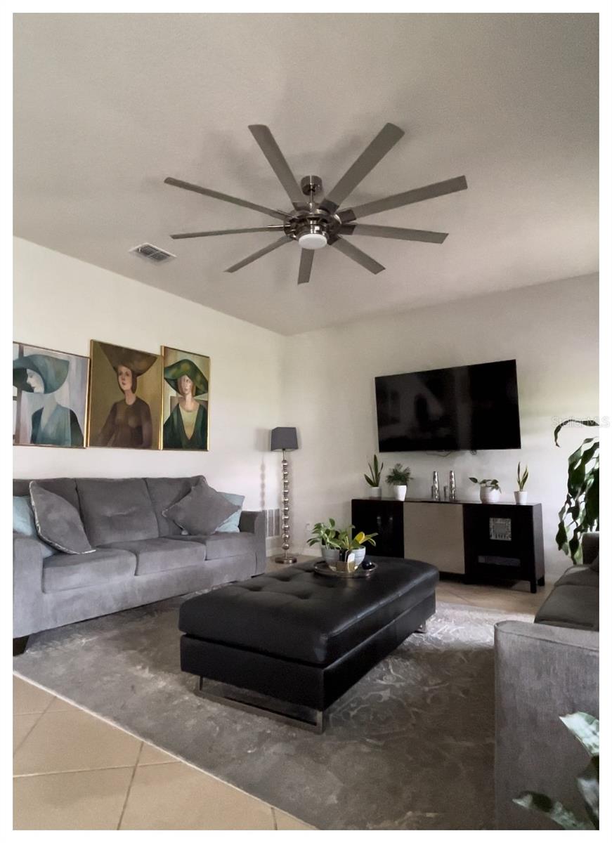 Image 12 of 50 For 8118 Platts Avenue