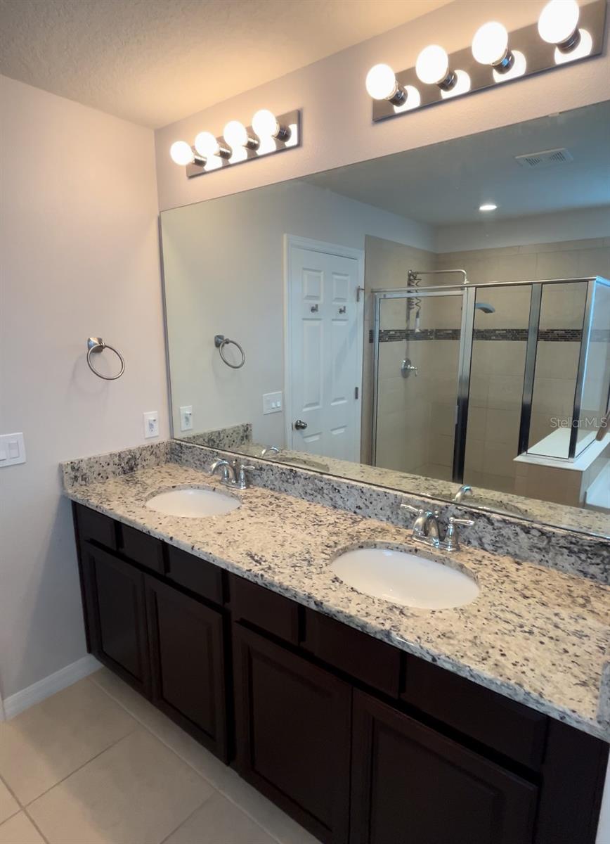 Image 24 of 50 For 8118 Platts Avenue