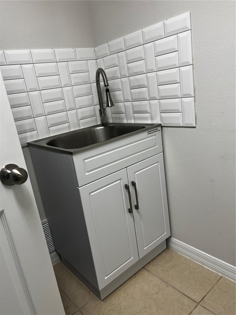 Image 42 of 50 For 8118 Platts Avenue