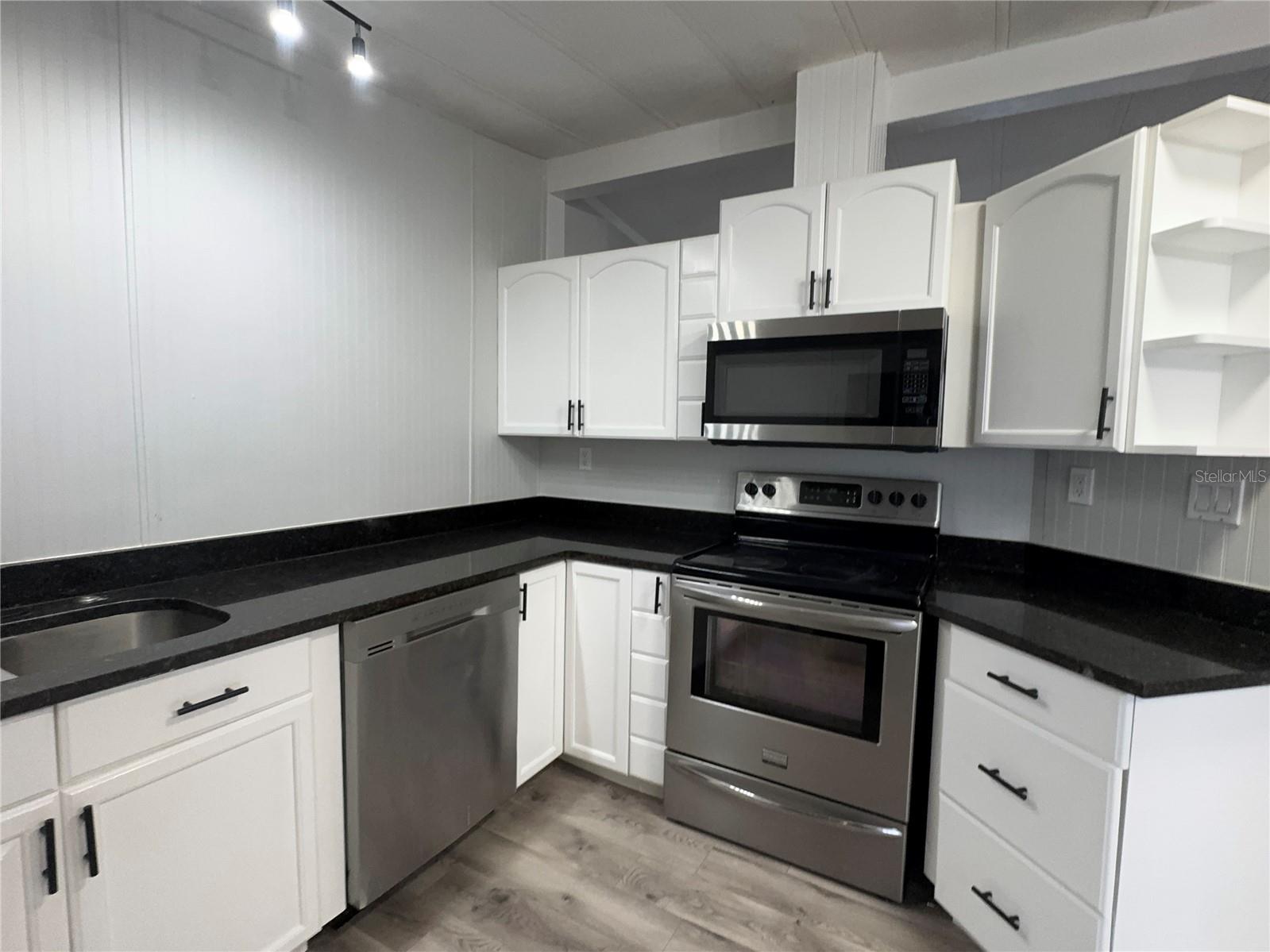 Image 21 of 28 For 5051 Mapletree Lane