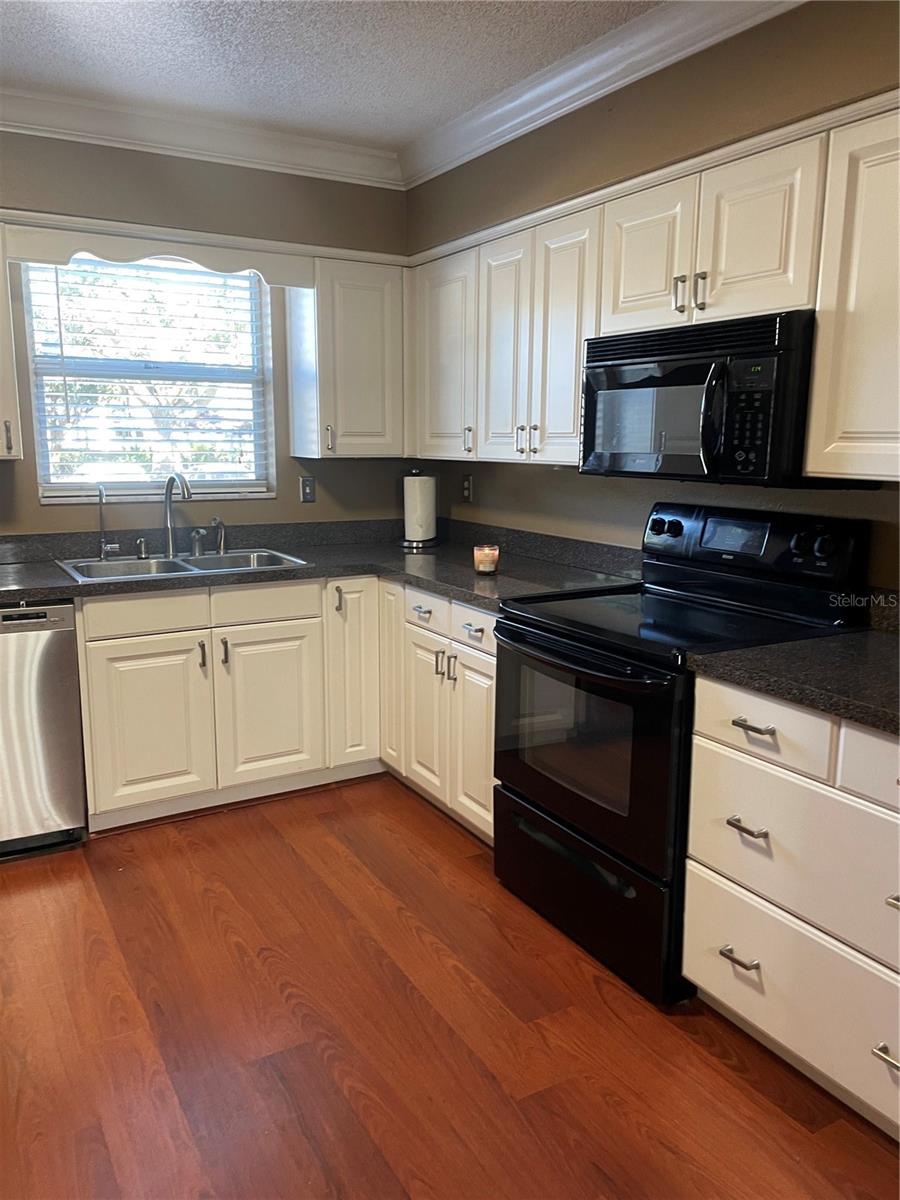 Image 3 of 11 For 200 Saint Andrew  3103