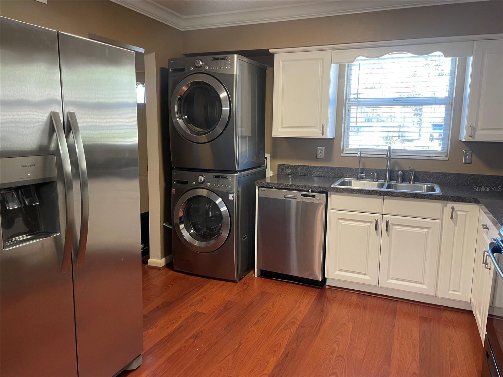 Image 4 of 11 For 200 Saint Andrew  3103