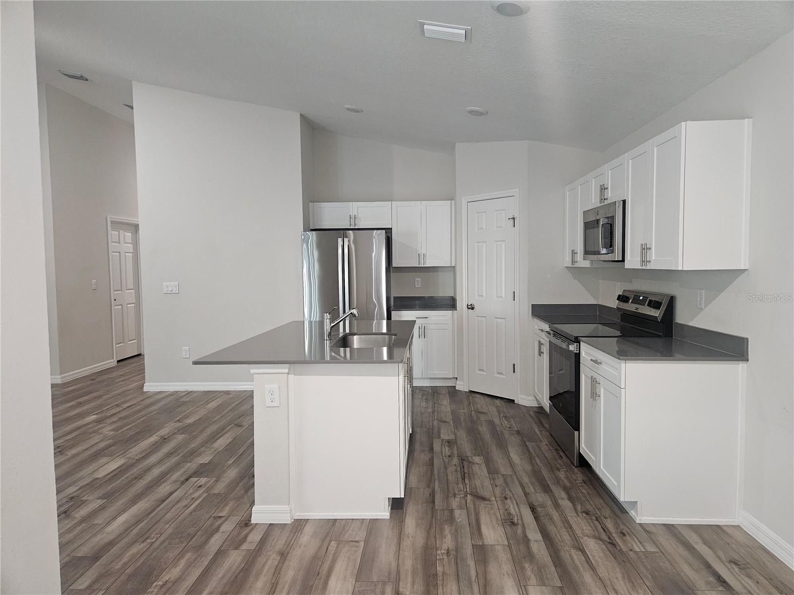 Image 3 of 10 For 1603 Ellesmere Avenue