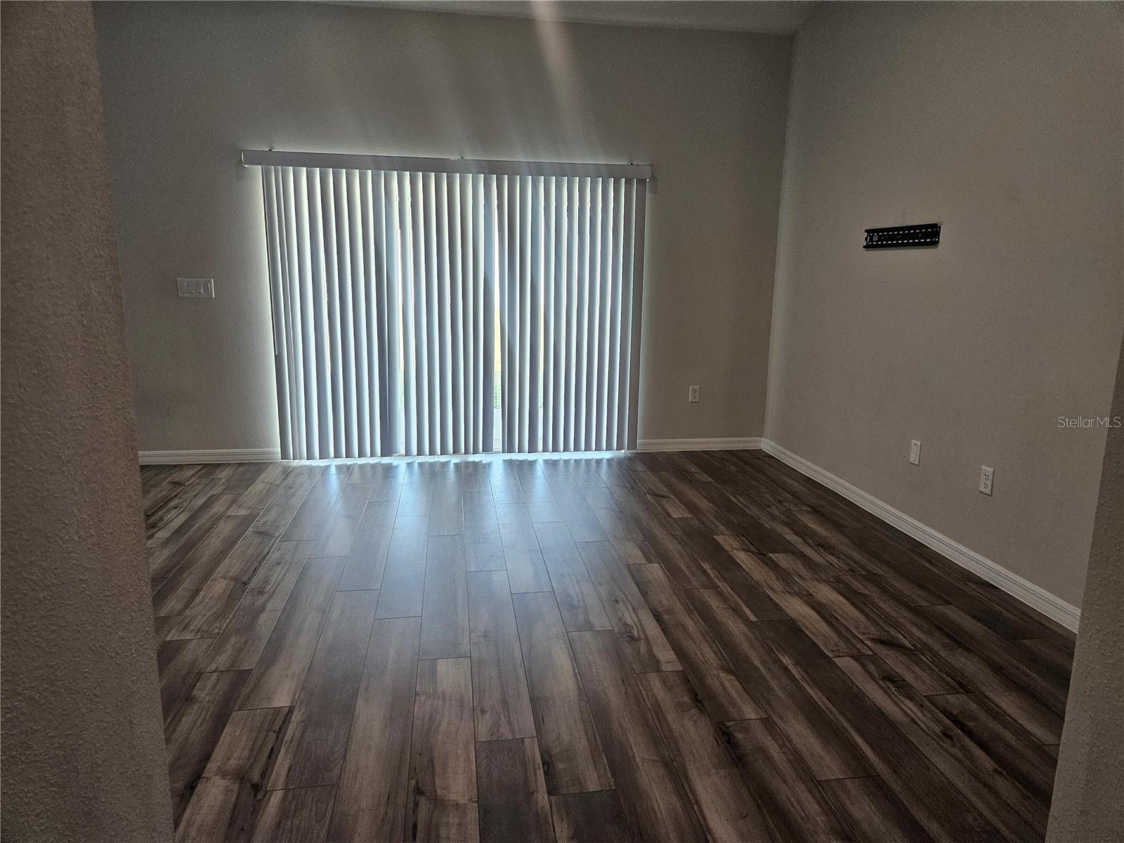 Image 5 of 10 For 1603 Ellesmere Avenue