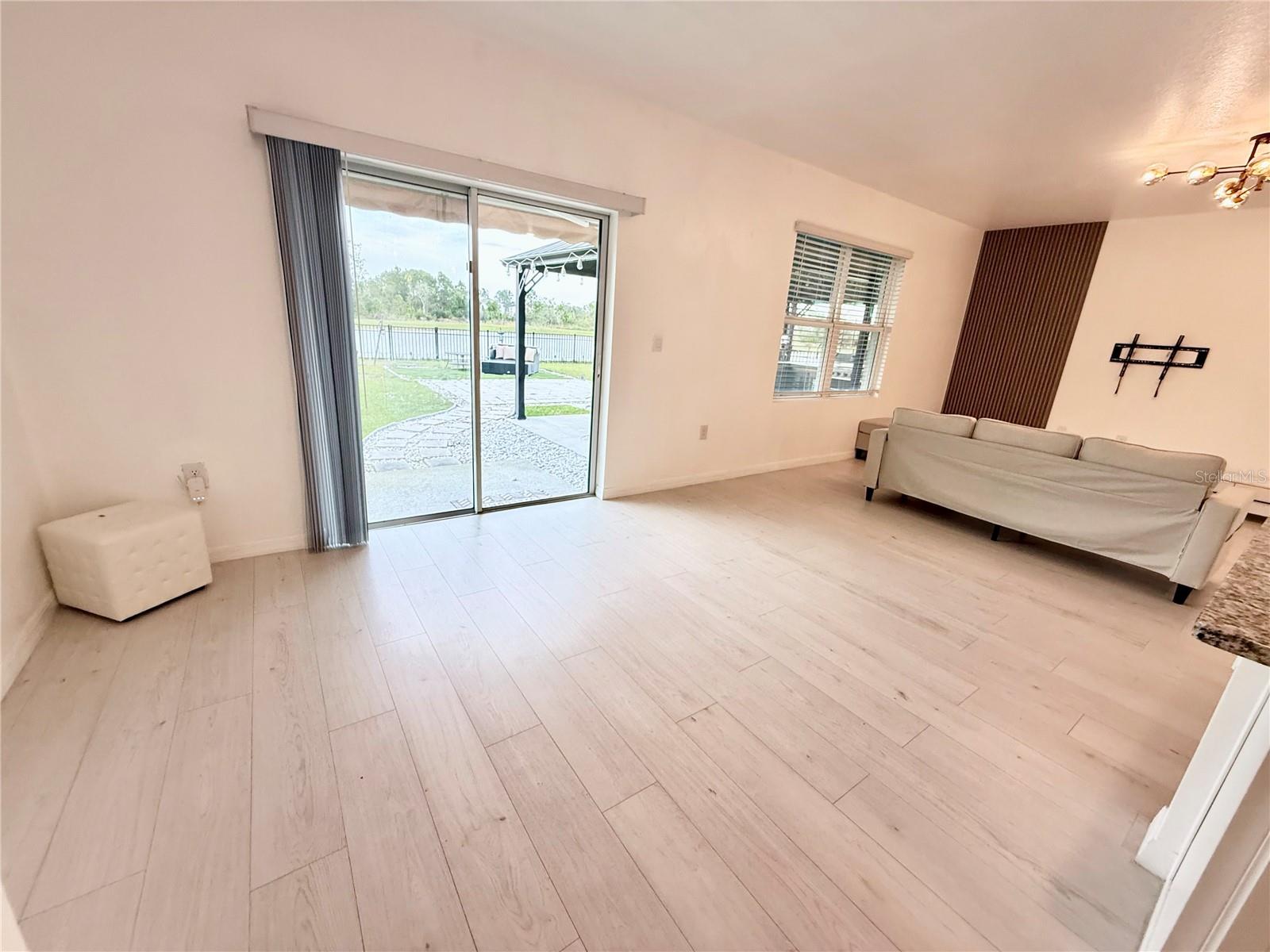 Image 16 of 57 For 2731 House Finch Road