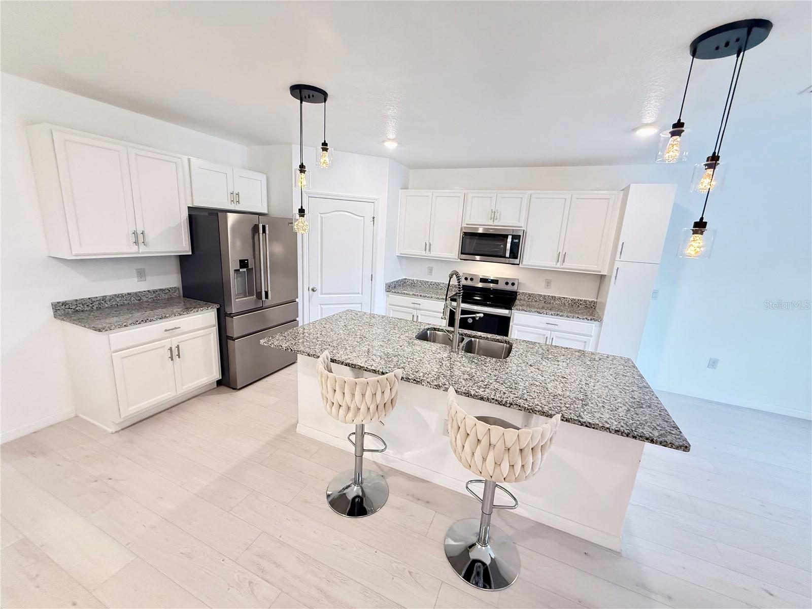 Image 17 of 57 For 2731 House Finch Road