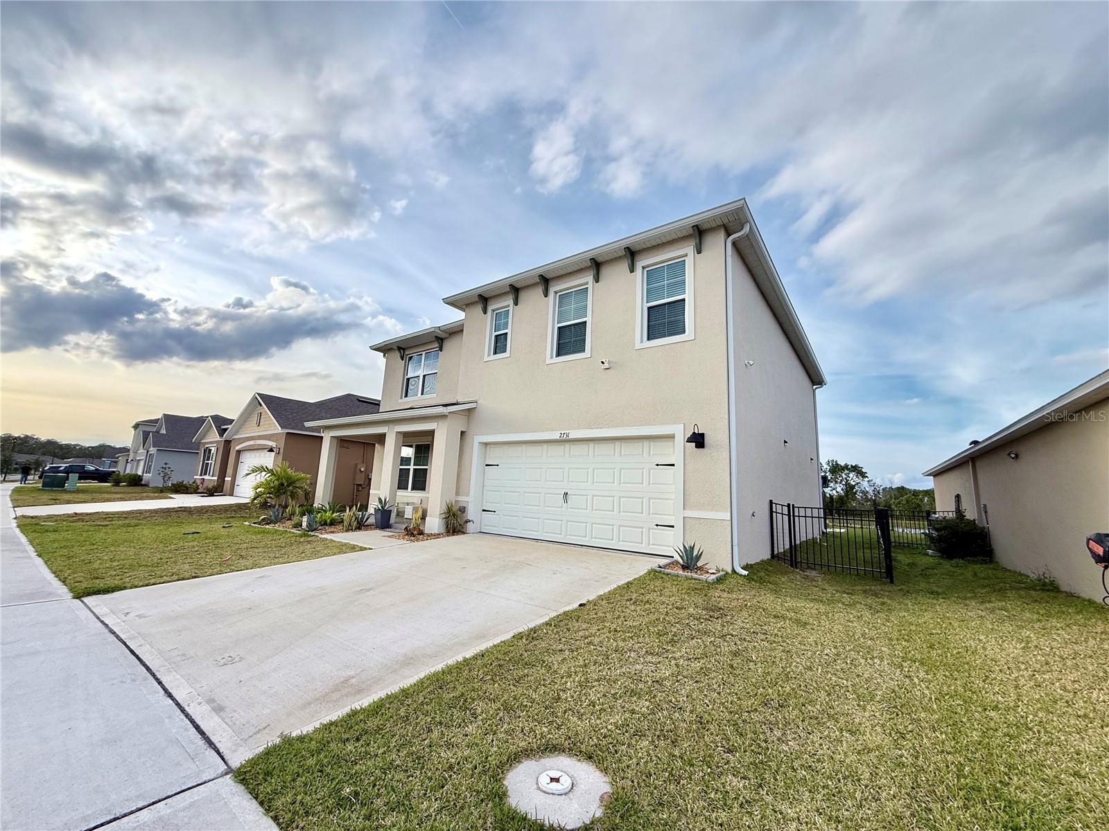 Image 4 of 57 For 2731 House Finch Road