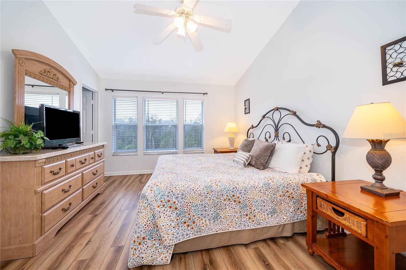 Image 24 of 31 For 2356 Silver Palm Drive