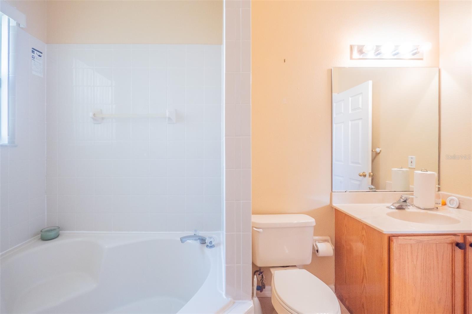 Image 15 of 41 For 193 Aurelia Court