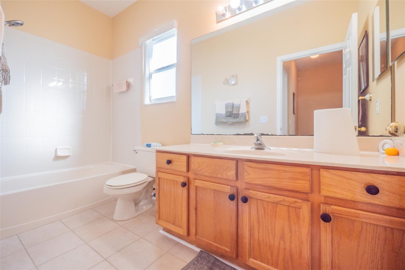 Image 21 of 41 For 193 Aurelia Court