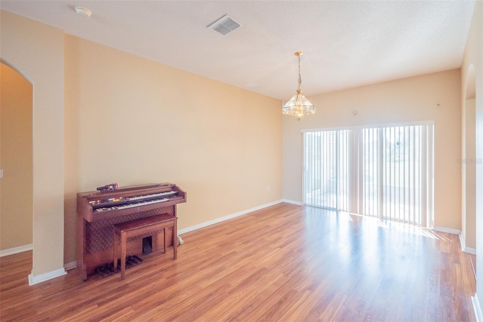 Image 22 of 41 For 193 Aurelia Court