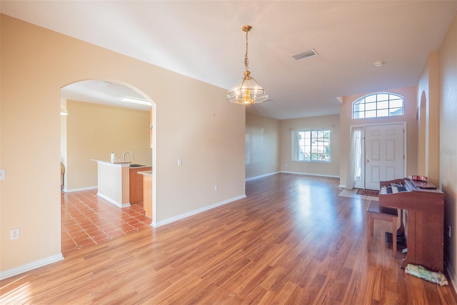 Image 25 of 41 For 193 Aurelia Court