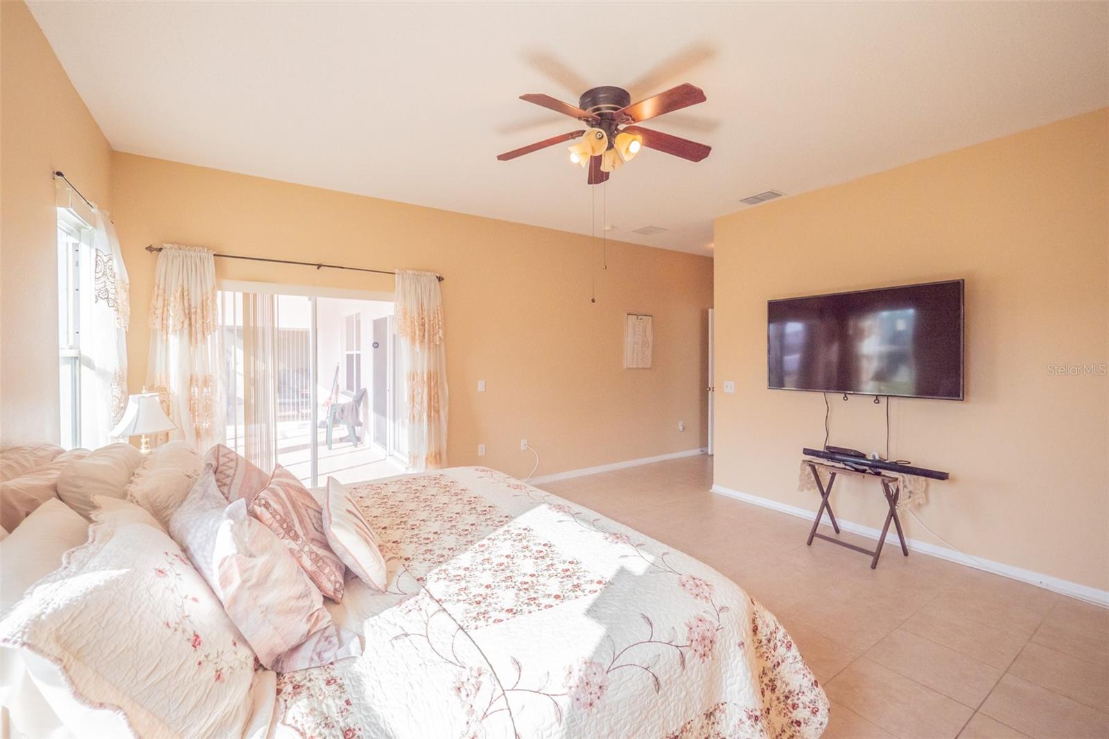 Image 32 of 41 For 193 Aurelia Court