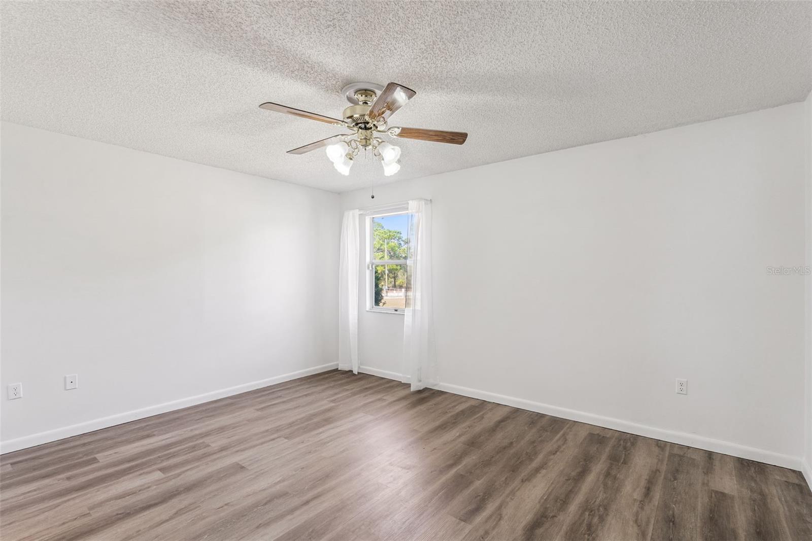 Image 19 of 34 For 1409 New Abbey Avenue