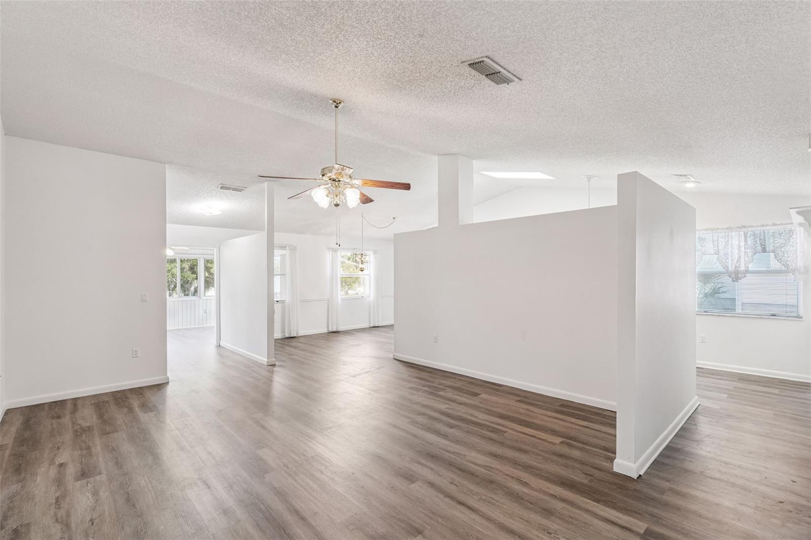 Image 4 of 34 For 1409 New Abbey Avenue