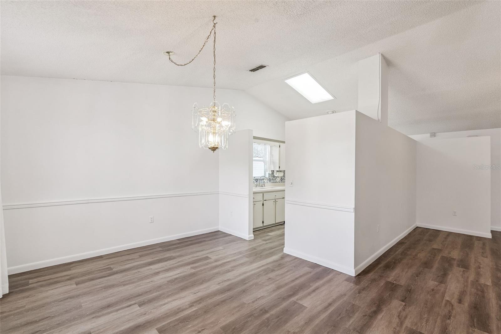 Image 7 of 34 For 1409 New Abbey Avenue