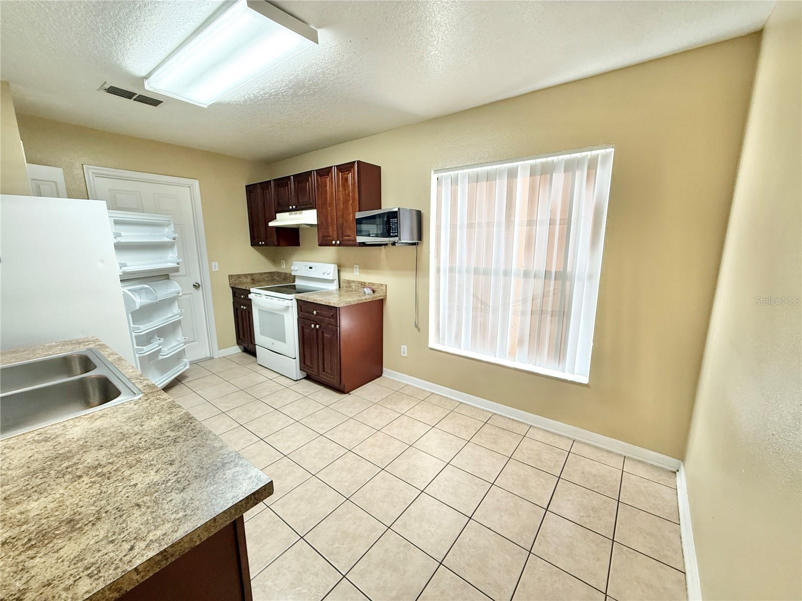 Image 8 of 27 For 4695 Prairie Point Boulevard