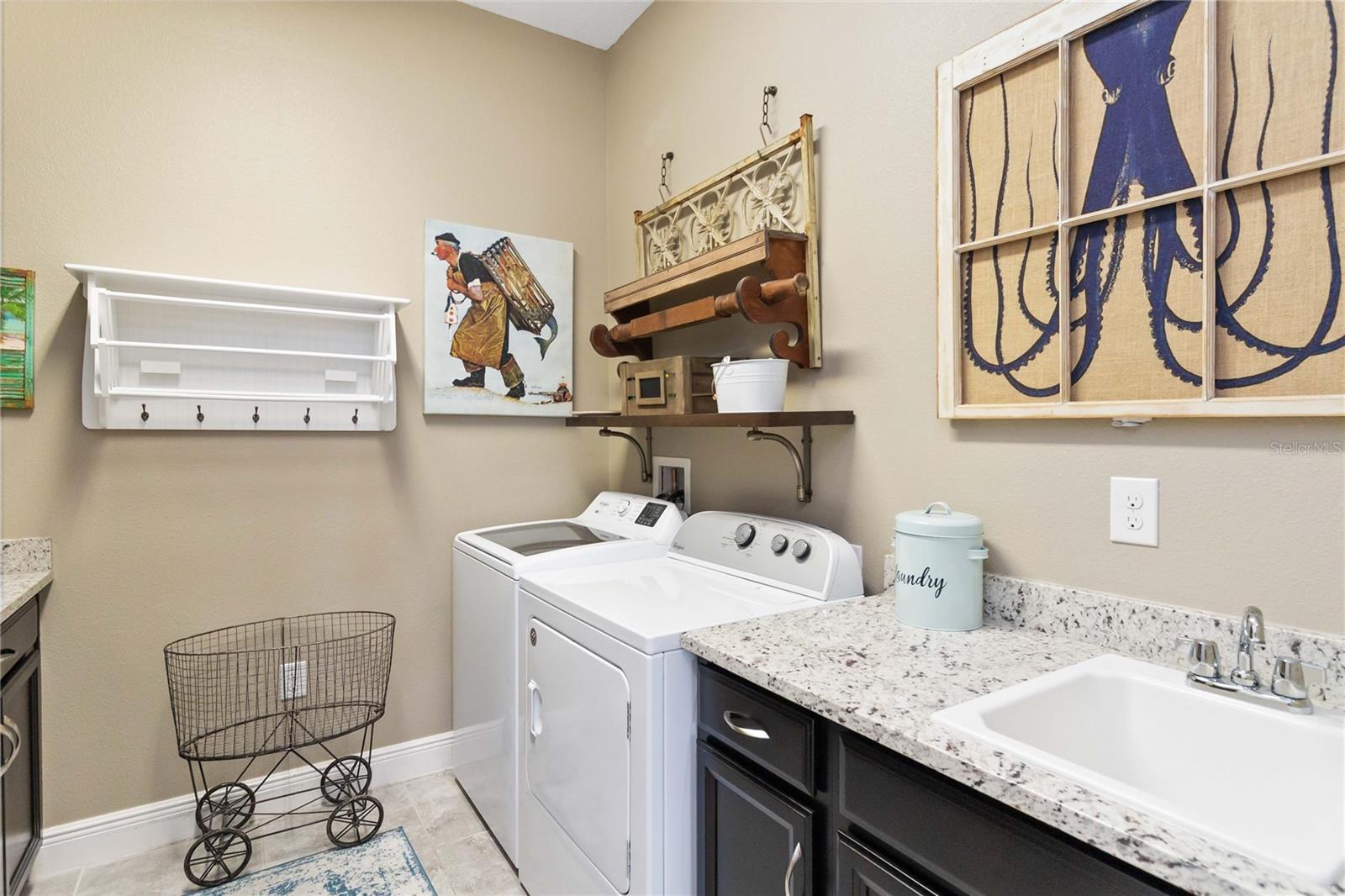 Image 29 of 57 For 2463 Datura Loop